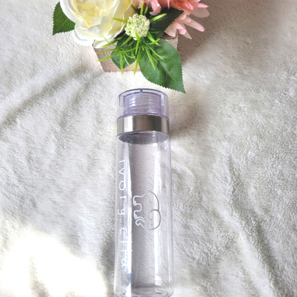 NWT Ivory Ella Water Bottle